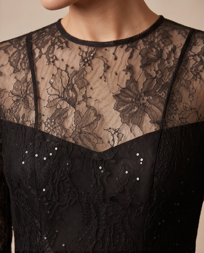 Robe en dentelle et sequins