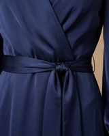 Maxi robe satinée bleu marine