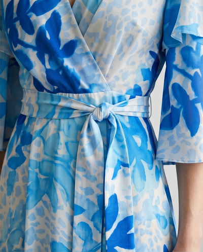 Maxi robe en soie à motifs bleu blanc