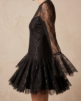 Robe en dentelle et sequins
