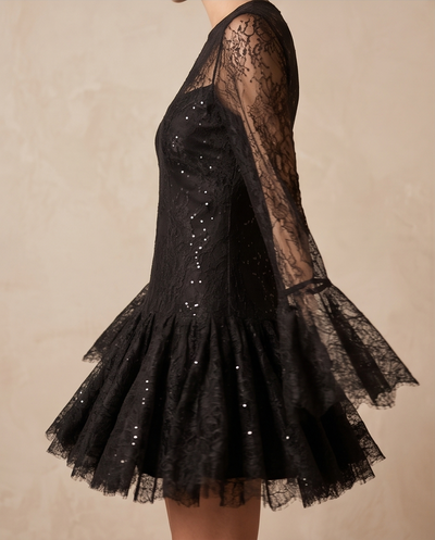 Robe en dentelle et sequins