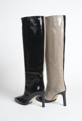 Bottes en cuir d’agneau vernis bicolore gris et noir