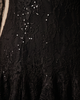 Robe en dentelle et sequins