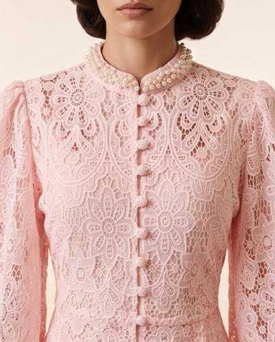 Robe poudrée ajourée