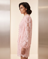 Robe poudrée ajourée
