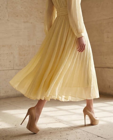 Robe vaporeuse légère jaune clair