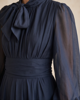 Robe vaporeuse légère bleu nuit