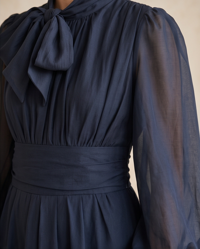 Robe vaporeuse légère bleu nuit