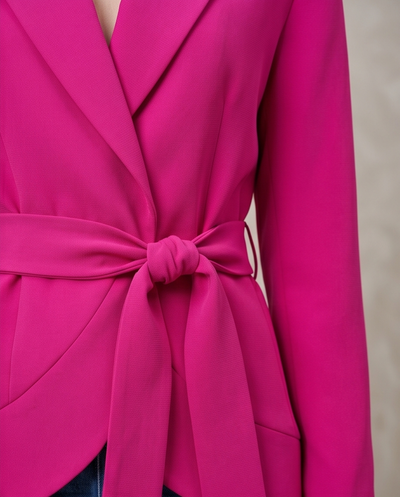 Veste rose avec ceinture