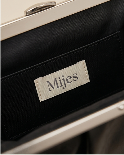 Pochette noir et argent